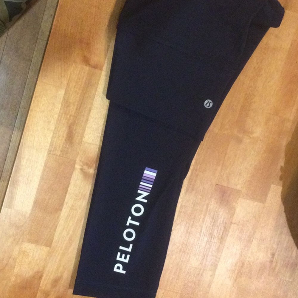 LN  Navy Lululemon Peloton Leggings Size 6